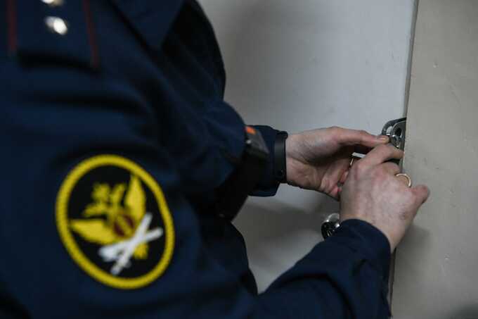 Инспектора отдела безопасности ИК-9 Соликамска задержали с крупной партией веществ