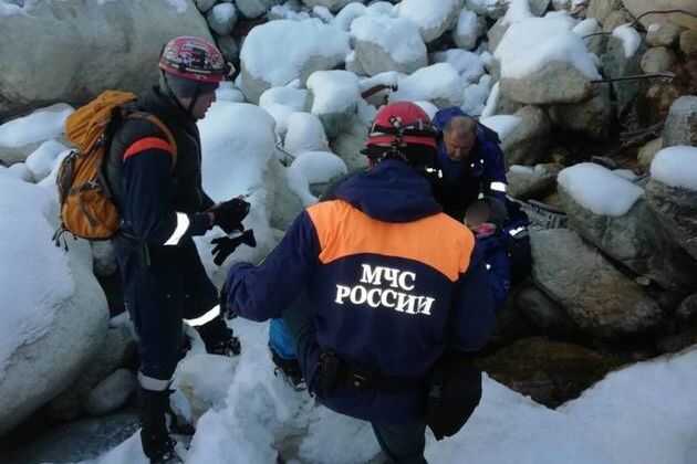 В России сотрудник ГЭС упал в 30-метровое ущелье и выжил