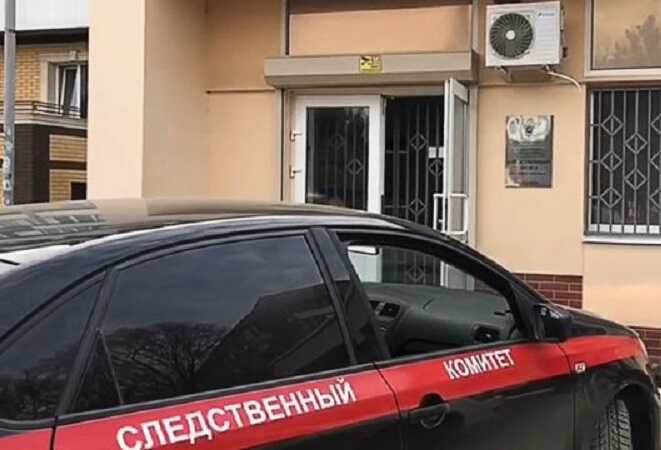 В Петербурге тела мужчины и женщины нашли в квартире из-за лающей собаки