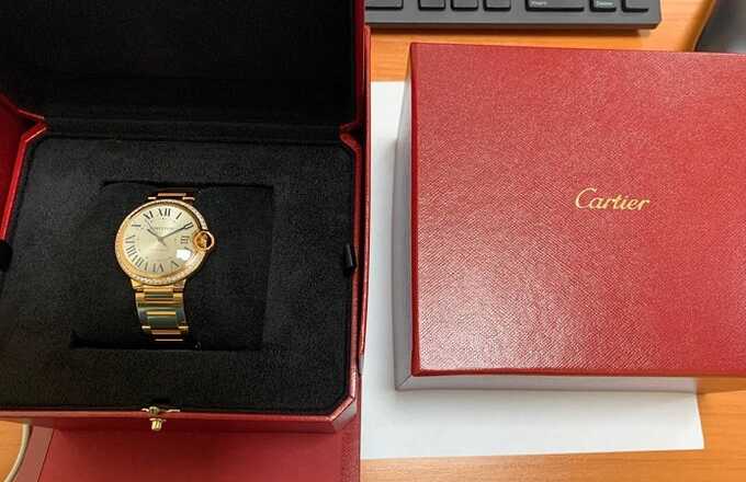 В Домодедово задержали пассажира из Дубая с драгоценностями от Cartier на 5,5 млн рублей в сумке