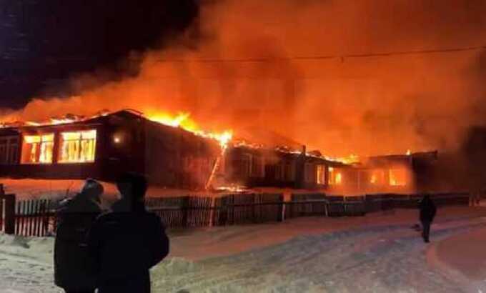 Только закончили ремонт: За день до визита губернатора в Иркутской области полностью выгорела школа