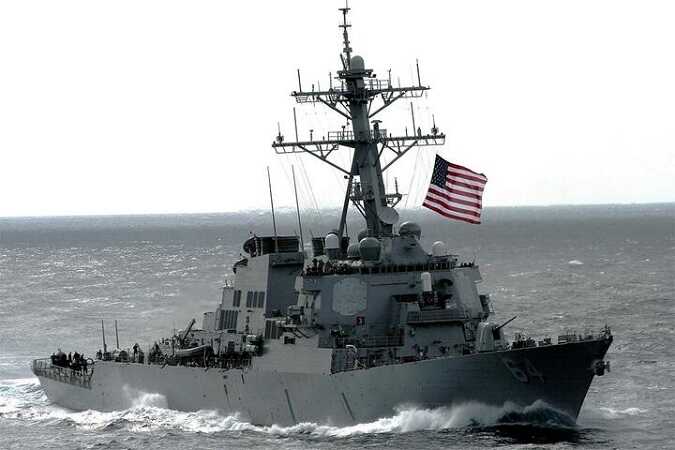 Йеменские хуситы атаковали в Красном море два коммерческих корабля и американский эсминец