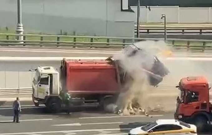 В центре Москвы взорвался кузов мусоровоза