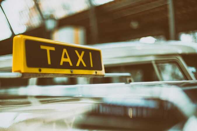 В Уфе таксист жестоко избил 29-летнюю пассажирку за мятую купюру.