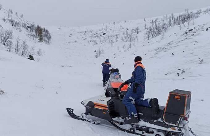 Два человека погибли, отправившись в тур на снегоходах