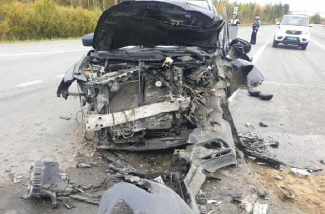 В ХМАО водитель внедорожника погиб в ДТП с грузовиком