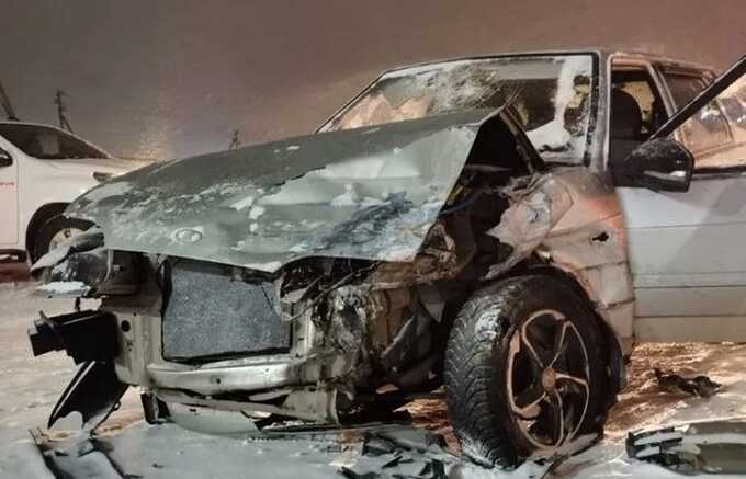 В Новом Уренгое в ДТП попали три автомобиля