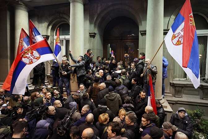 Вучич анонсировал срочное обращение к нации на фоне протестов в Белграде
