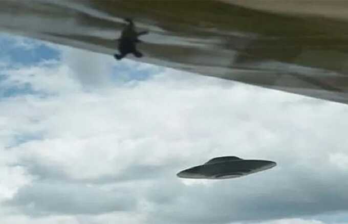 Около самолёта Байдена заметили НЛО