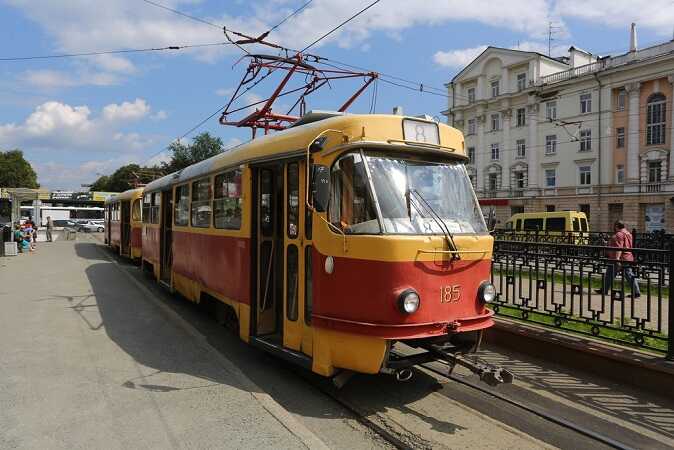 На Урале не заплатившего за проезд пассажира вынесли из трамвая