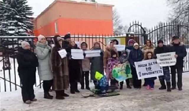 После прямой линии с Путиным на женщину составили протокол за организацию митинга