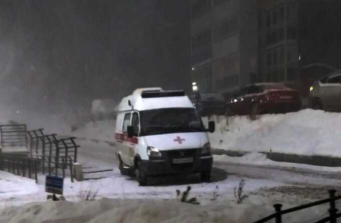 В Красноярске 3-летний мальчик заболел ангиной и умер в машине скорой помощи