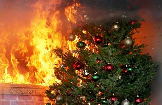 В Москве два ребёнка пострадали из-за загоревшейся елки в квартире