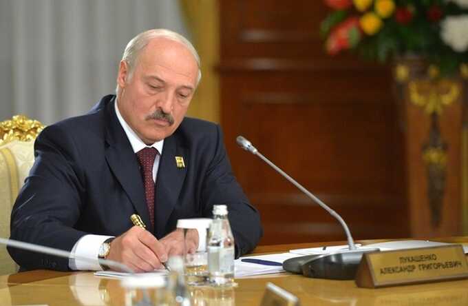 Лукашенко подготавливает почву к уходу?