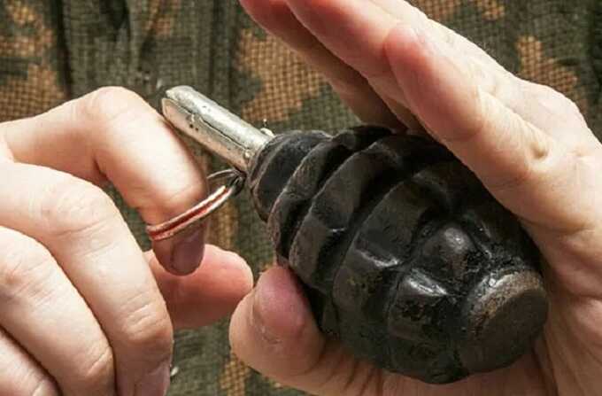 В Таганроге полицейский обезвредил мужчину, который пришëл в алкомаркет с боевой гранатой