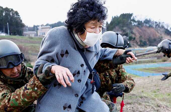 В Японии под завалами нашли живой 90-летнюю пенсионерку