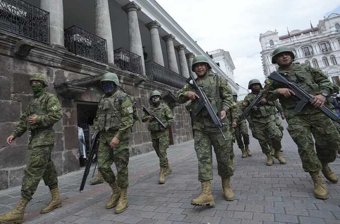 В Эквадоре, где преступные группировки устроили открытый мятеж против власти, в города ввели армию