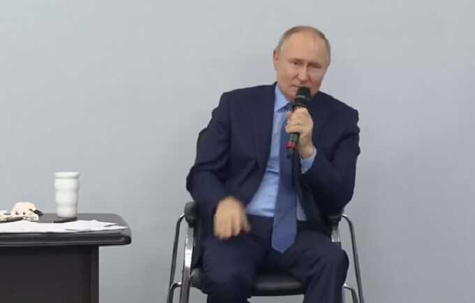 Путин о встречах со школьными друзьями: «Иногда они не узнают меня»