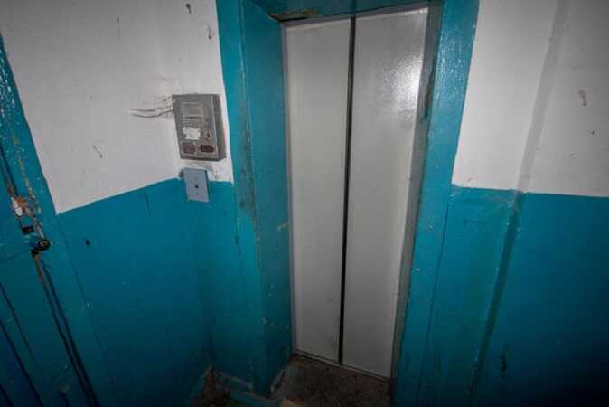 Темная ночь: Из-за отключения света в Химках 15-летняя девочка несколько часов просидела в лифте