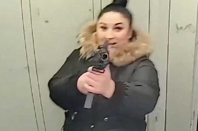 В яблочко: девушка из Кирова «застрелила» камеру в лифте и выиграла главный приз — штраф в пять тысяч рублей