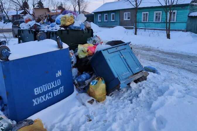 В новогодние праздники Орел завалило мусором