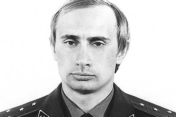 Москвич продает старую визитку Путина за 2 миллиона