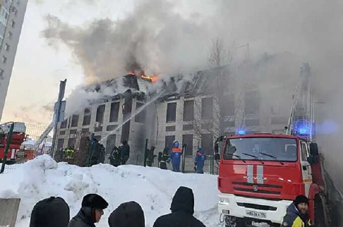 В Казани загорелась крыша гостиницы
