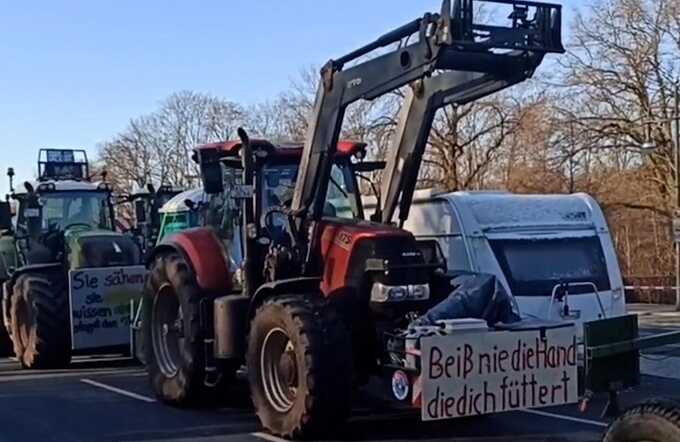 Субсидии долой: протестующие фермеры собрались у Бранденбургских ворот