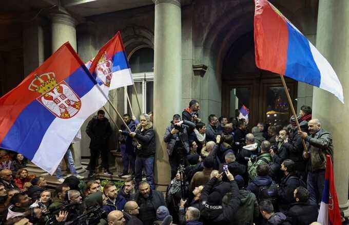 В Сербии сторонники оппозиции вновь собрались на протест