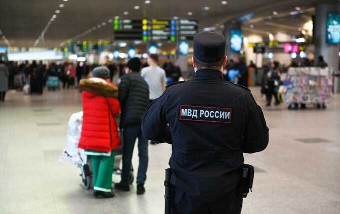 Пьяный россиянин избил сотрудницу полиции в аэропорту