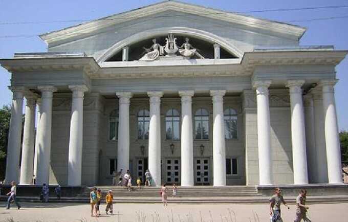 Чекисты за занавесом — ремонт саратовского театра дошел до уголовного дела