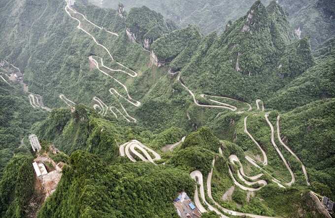 Китайская компания перенесла офис в горы, чтобы заставить сотрудников уволиться