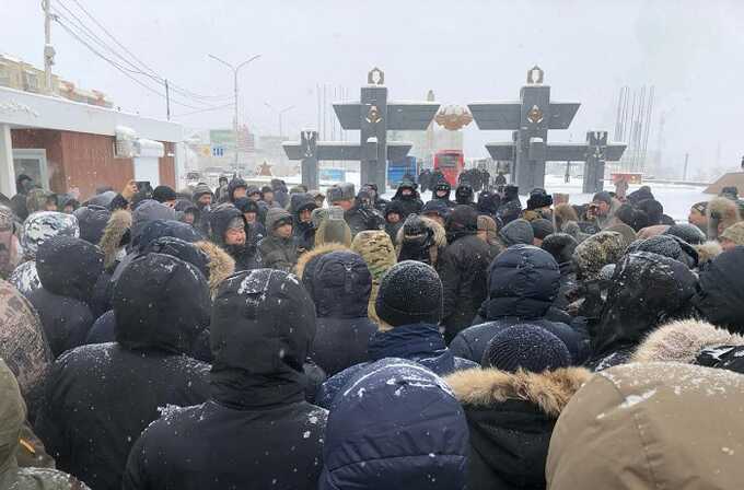 В Якутске местные жители вышли на митинг из-за убийства земляка