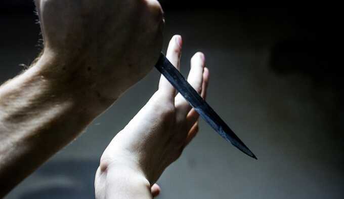Окровавленный мужчина с ножом напал на забайкальскую школу