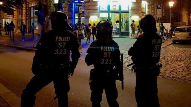 В немецком городе Ульм вооруженный мужчина взял в заложники людей