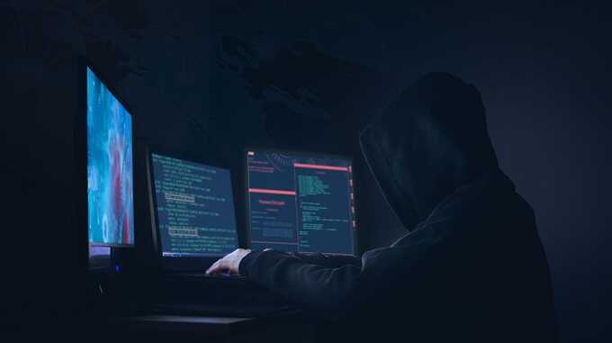 Секретная служба США объявила в розыск бывшего руководителя «кибервойск России» — хакерской группировки Алексея Строганова-Флинта
