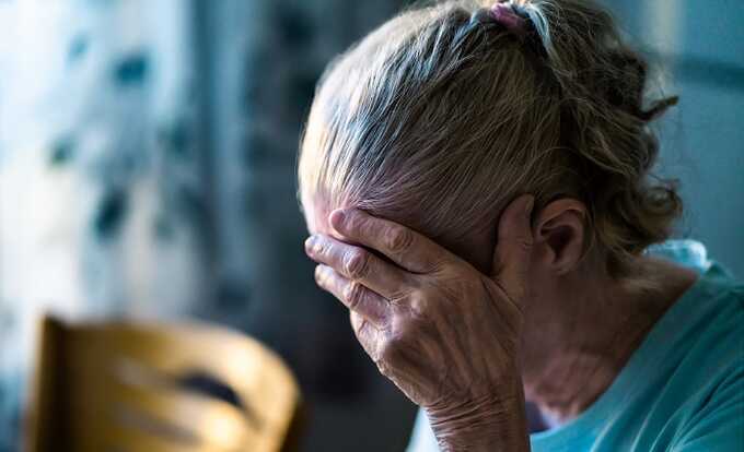 В Екатеринбурге два подростка вызвались проводить пенсионерку до дома и обворовали ее