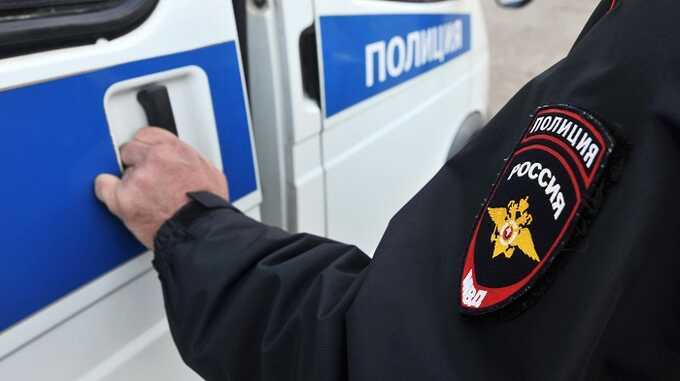 Российские полицейские отказались вскрыть квартиру с запертым внутри спаниелем