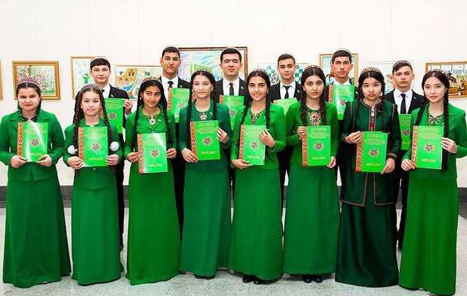 В Туркменистане начали проверять школьниц на наличие девственности в рамках оценки их «нравственной чистоты»