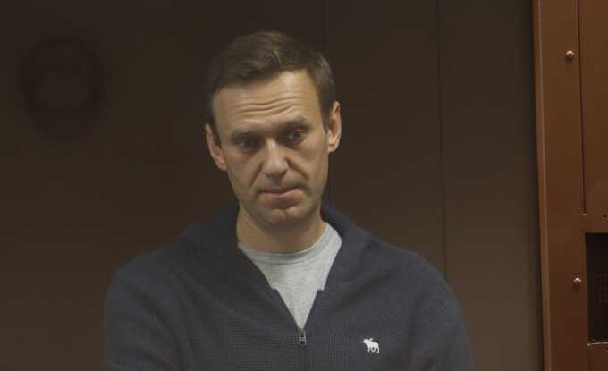 СМИ определили по видеозаписям с камер наблюдения кортеж ФСИН, который, предположительно, транспортировал тело Алексея Навального