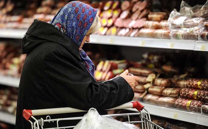 Пенсионерка из Москвы забыла заплатить за колбасу в продуктовом магазине
