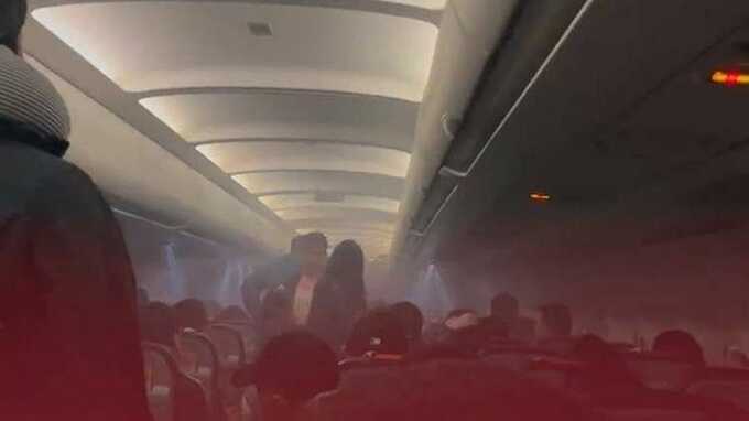 На борту пассажирского самолёта над Гонконгом взорвался пауэрбанк