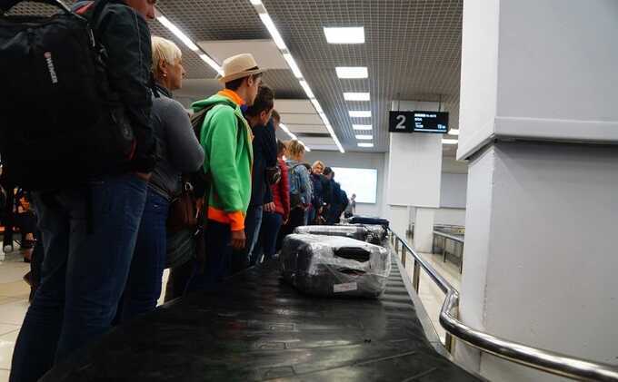 Сотрудник аэропорта Жуковского украл из багажа пассажира айфон