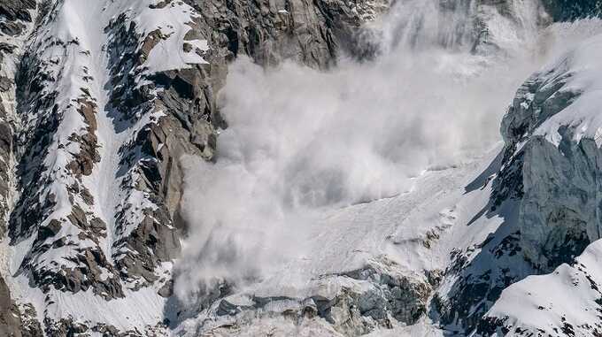 На горнолыжном курорте в Индии лавина накрыла предположительно российских туристов