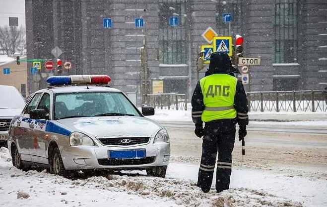 Краснодарские полицейские оштрафовали водителя «Нивы» за полёт над тротуаром