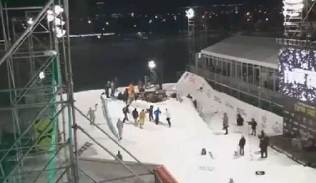 Мизулина посетила соревнования по сноуборду в Тюмени и чуть не попала под обрушение трамплина