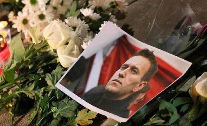 На Борисовском кладбище продолжается прощание с Алексеем Навальным