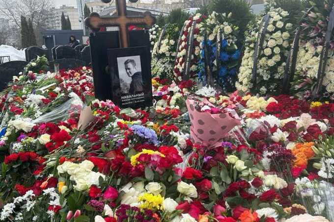Мать Алексея и Юлии Навальных вернулись на Борисовское кладбище