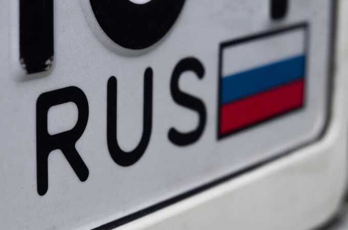 Литва потребовала вывезти машины с российскими номерами