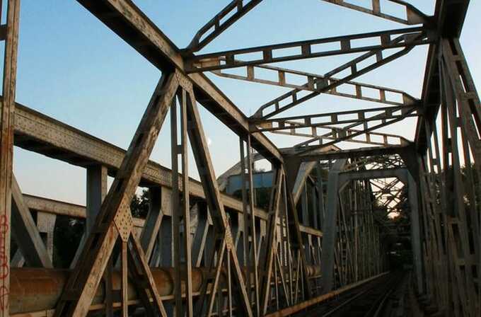 В Самарской области РФ произошел взрыв на железнодорожном мосту
